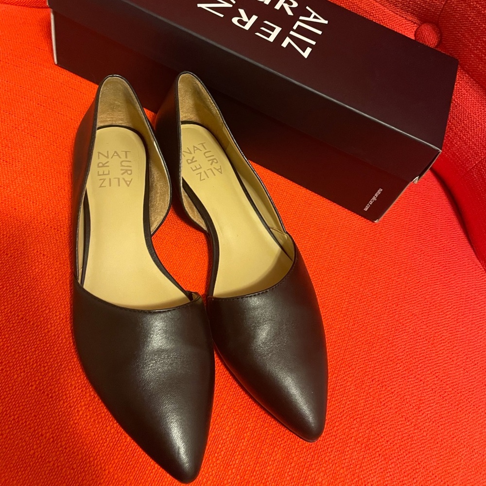 Naturalizer Tamara Black Flat. Leather size 6.5.